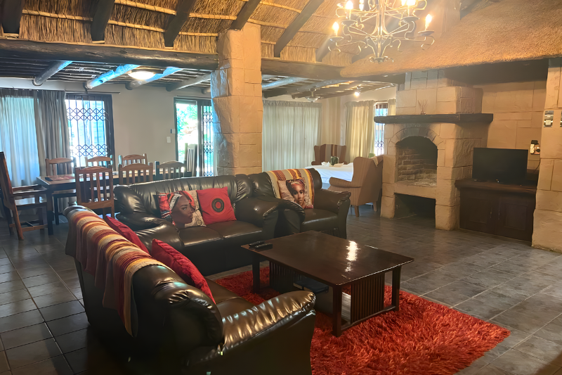 Motozi Lodge KigFisher Lounge 