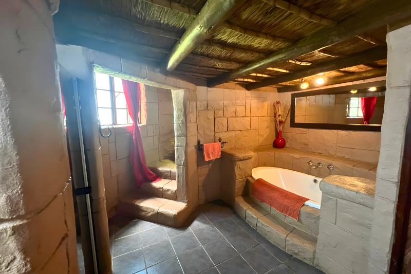 Motozi BeeEater Bathroom