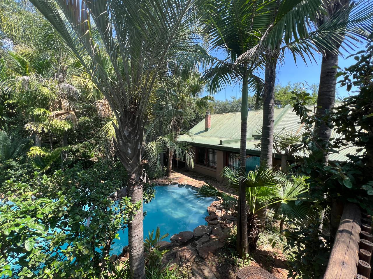 Motozi Lodge Pool Lodges